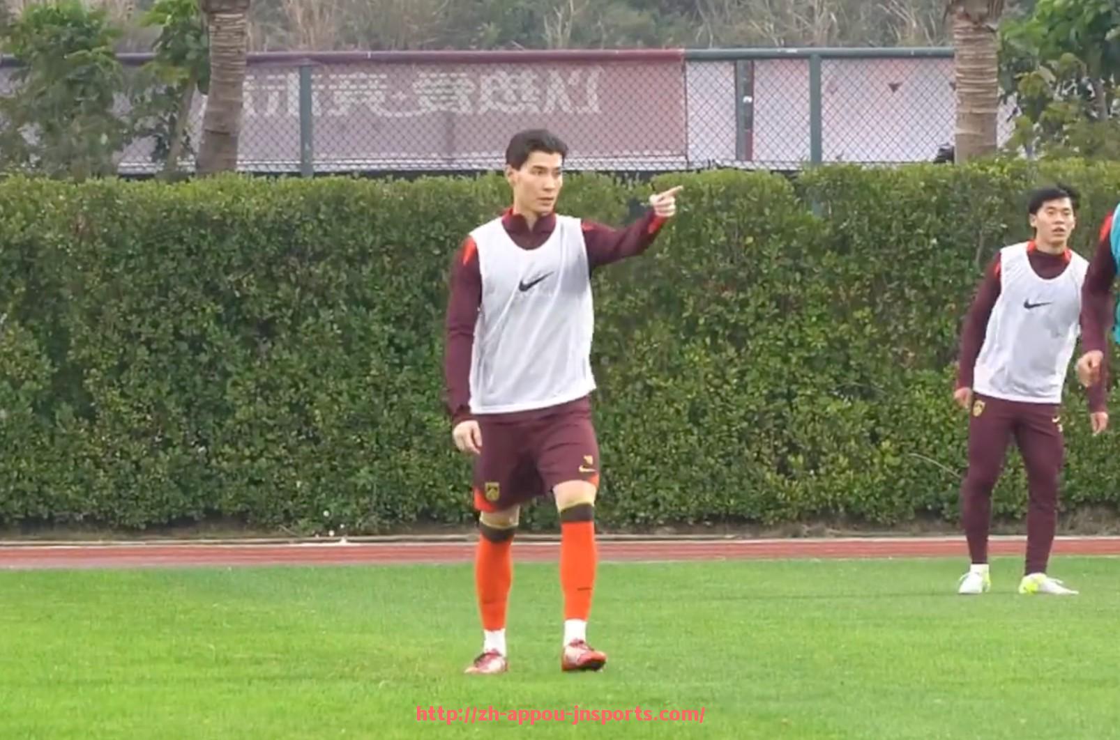 江南体育APP-2025年世俱杯球员比赛短袖款式全面解析与设计趋势