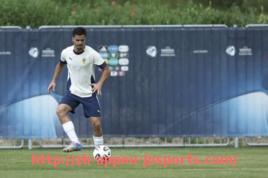 江南体育APP-世俱杯历届冠亚军球队名单一览与对阵回顾